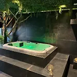 Marie - Jacuzzi Prive & Sauna Oda ve Kahvaltı Verviers