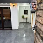 Marie - Jacuzzi Prive & Sauna