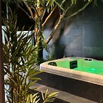 Marie - Jacuzzi Prive & Sauna Bed & Breakfast 4*