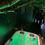 Marie - Jacuzzi Prive & Sauna Oda ve Kahvaltı 4*