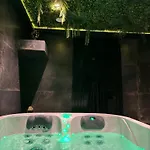Oda ve Kahvaltı Marie - Jacuzzi Prive & Sauna 4*