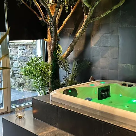 Marie - Jacuzzi Prive & Sauna