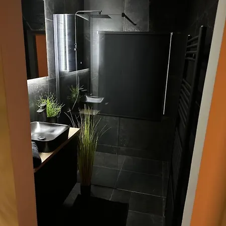 Marie - Jacuzzi Prive & Sauna 4* 베르비에