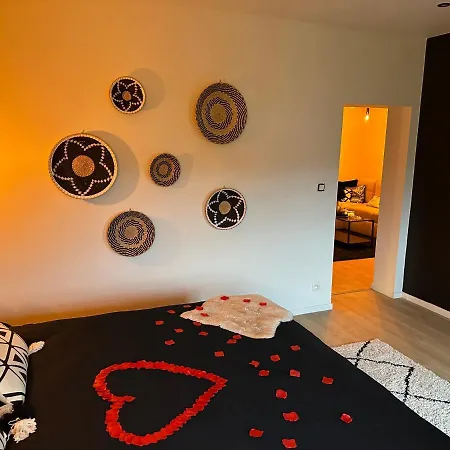 Marie - Jacuzzi Privé&sauna Couette-café 4*