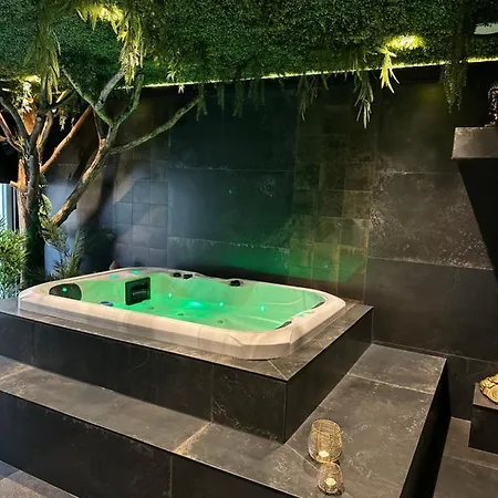 Marie - Jacuzzi Prive & Sauna B&B 베르비에