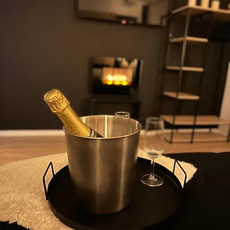 Marie - Jacuzzi Privé&sauna Couette-café