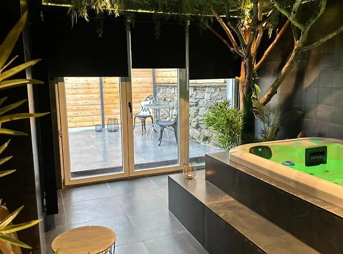 לינה וארוחת בוקר Marie 4*